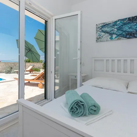 Family Friendly House With A Swimming Pool - 25219 Feriehus *