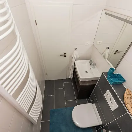 Family Friendly House With A Swimming Pool - 25219 Feriehus