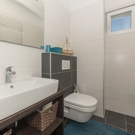 Family Friendly House With A Swimming Pool - 25219 * מאקרסקה